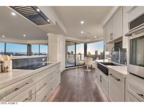 Kitchen - 1040 E Osborn Rd #1004, Phoenix, AZ 85014 photo 3 of 5