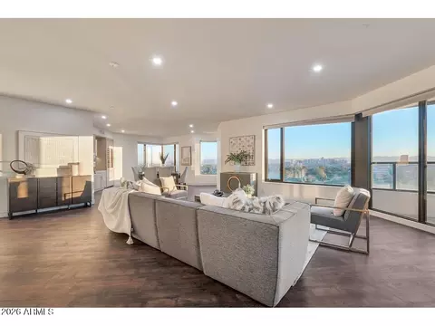 Living - 1040 E Osborn Rd #1004, Phoenix, AZ 85014 photo 8 of 13