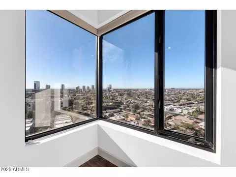 View/Area - 1040 E Osborn Rd #1004, Phoenix, AZ 85014 photo 3 of 10
