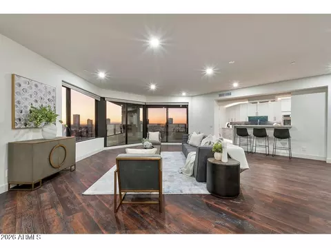 Living - 1040 E Osborn Rd #1004, Phoenix, AZ 85014 photo 2 of 13