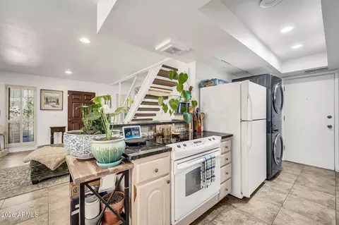 Kitchen - 731 E North Ln #2, Phoenix, AZ 85020 photo 3 of 3