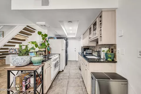 Kitchen - 731 E North Ln #2, Phoenix, AZ 85020 photo 1 of 3