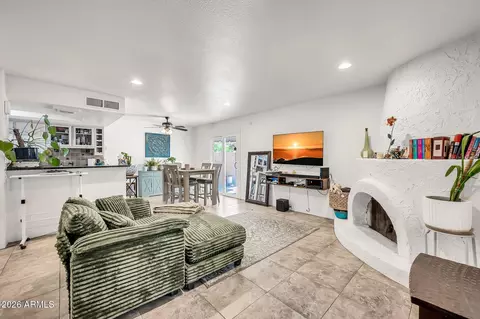 Living - 731 E North Ln #2, Phoenix, AZ 85020 photo 1 of 2