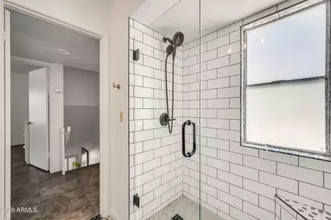 Bath - 731 E North Ln #2, Phoenix, AZ 85020 photo 3 of 3