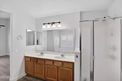 Bath - 624 E Sheffield Ave, Gilbert, AZ 85296 photo 2 of 3