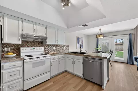 Kitchen - 1753 E Jacinto Cir, Mesa, AZ 85204 photo 2 of 4