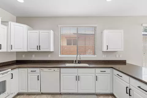 Kitchen - 2319 W Beverly Rd, Phoenix, AZ 85041 photo 5 of 5