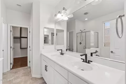 Bath - 2319 W Beverly Rd, Phoenix, AZ 85041 photo 2 of 3