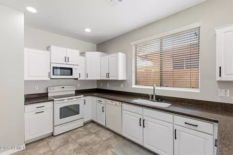 Kitchen - 2319 W Beverly Rd, Phoenix, AZ 85041 photo 3 of 5