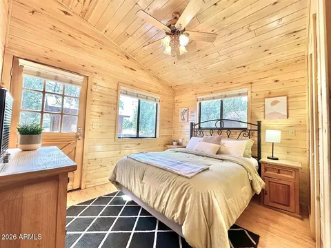 Bedroom - 2742 Fox Trl, Overgaard, AZ 85933 photo 1 of 5