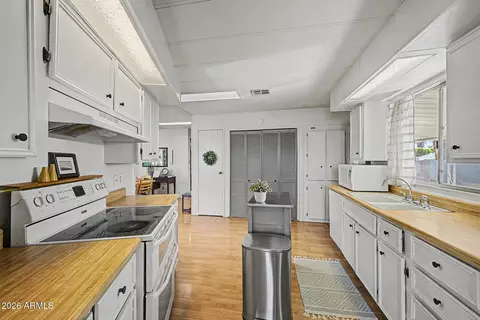 2535 E Oraibi Dr, Phoenix, AZ 85050 photo 6