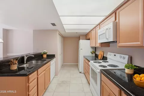 Kitchen - 100 E Fillmore St #102, Phoenix, AZ 85004 photo 1 of 1