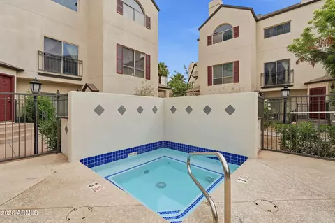 Exterior - 100 E Fillmore St #102, Phoenix, AZ 85004 photo 5 of 5