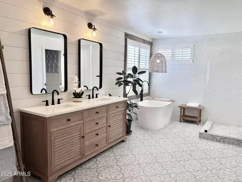 Bath - 4110 E Windsong Dr, Phoenix, AZ 85048 photo 2 of 4