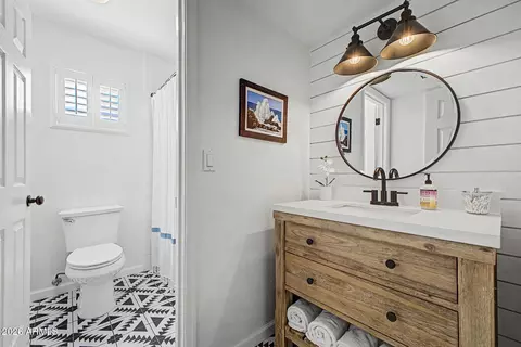 Bath - 4110 E Windsong Dr, Phoenix, AZ 85048 photo 4 of 4