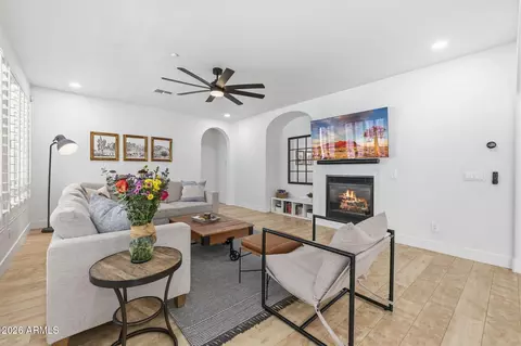 Living - 16006 S 29th Ave, Phoenix, AZ 85045 photo 2 of 3