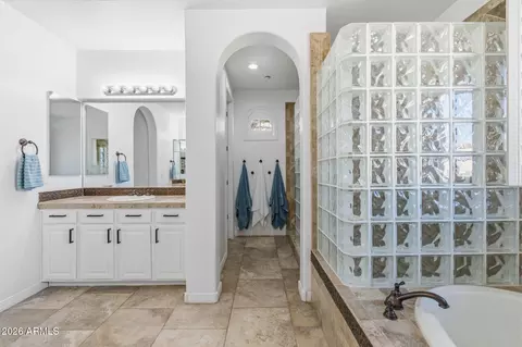 Bath - 16006 S 29th Ave, Phoenix, AZ 85045 photo 1 of 4