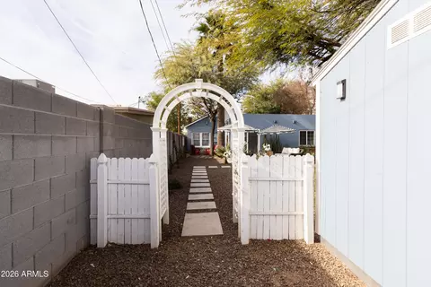 Exterior - 3715 N 9th Pl, Phoenix, AZ 85014 photo 11 of 12