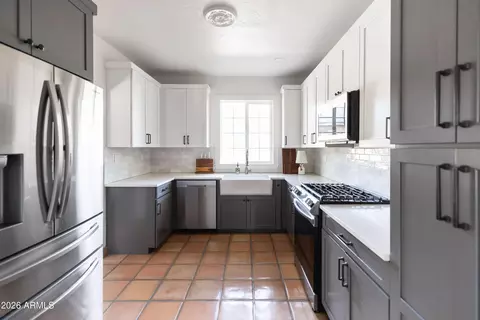 Kitchen - 3715 N 9th Pl, Phoenix, AZ 85014 photo 2 of 2