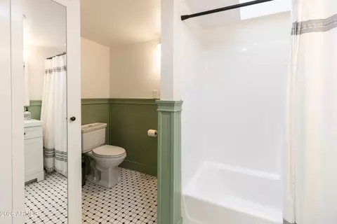 Bath - 3715 N 9th Pl, Phoenix, AZ 85014 photo 4 of 5