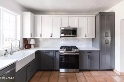 Kitchen - 3715 N 9th Pl, Phoenix, AZ 85014 photo 1 of 2