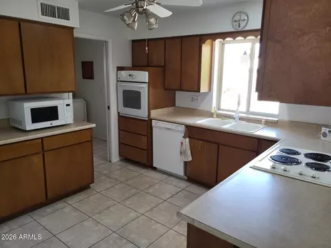 Kitchen - 4314 E Dragoon Cir, Mesa, AZ 85206 photo 1 of 2