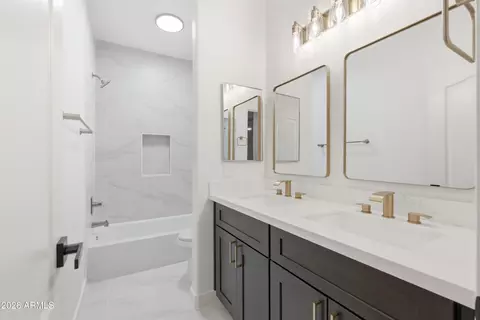 Bath - 5252 E Carol Ave, Mesa, AZ 85206 photo 9 of 10
