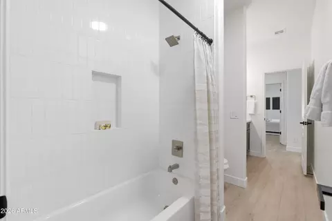 Bath - 5252 E Carol Ave, Mesa, AZ 85206 photo 8 of 10