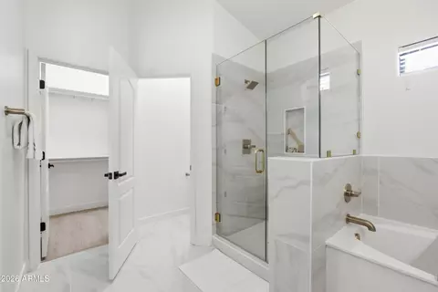 Bath - 5252 E Carol Ave, Mesa, AZ 85206 photo 6 of 10