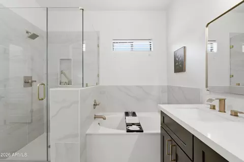 Bath - 5252 E Carol Ave, Mesa, AZ 85206 photo 3 of 10