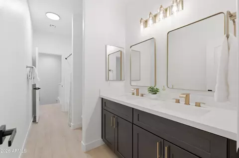 Bath - 5252 E Carol Ave, Mesa, AZ 85206 photo 7 of 10