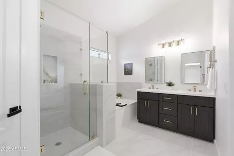 Bath - 5252 E Carol Ave, Mesa, AZ 85206 photo 1 of 10