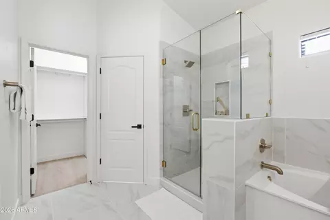 Bath - 5252 E Carol Ave, Mesa, AZ 85206 photo 5 of 10