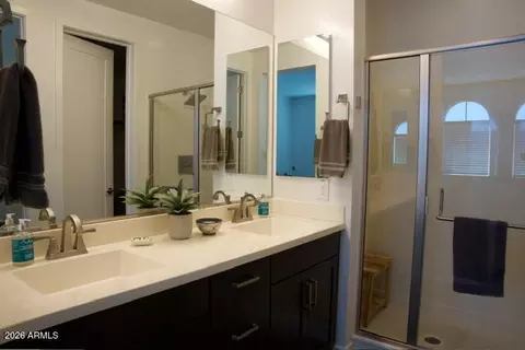 Bath - 1725 E Dogwood Ln, Gilbert, AZ 85295 photo 3 of 6
