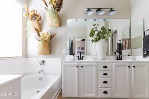 Bath - 2049 E Stacey Rd, Gilbert, AZ 85298 photo 4 of 5