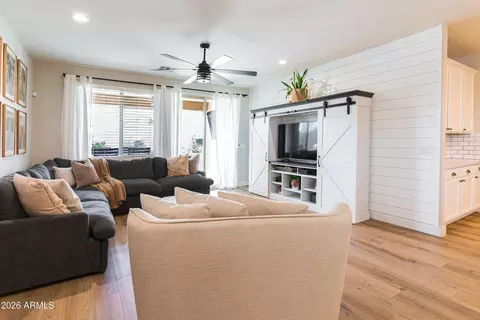 Living - 2049 E Stacey Rd, Gilbert, AZ 85298 photo 1 of 2