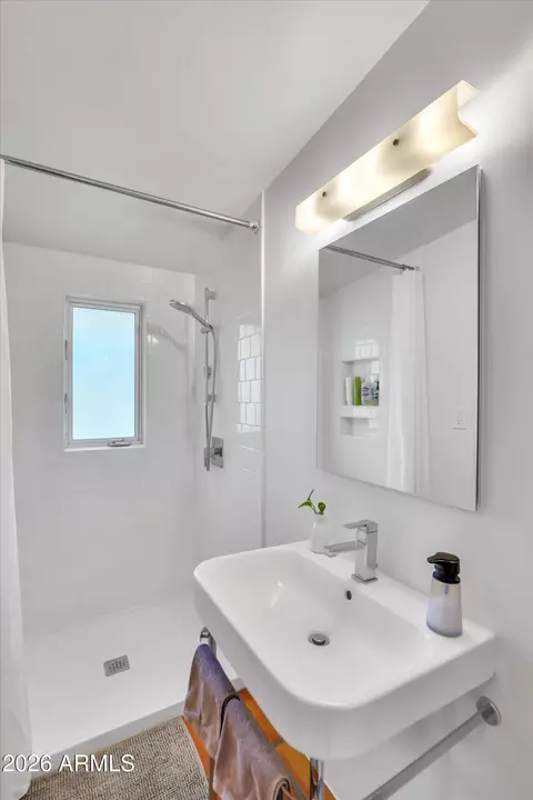 Bath - 1911 E Montebello Ave, Phoenix, AZ 85016 photo 2 of 2