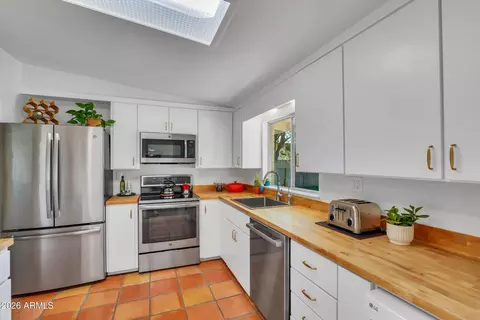 Kitchen - 1911 E Montebello Ave, Phoenix, AZ 85016 photo 1 of 2