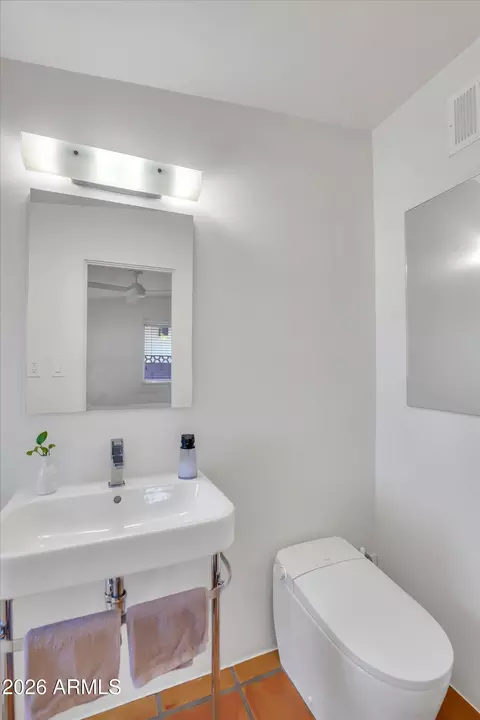Bath - 1911 E Montebello Ave, Phoenix, AZ 85016 photo 1 of 2