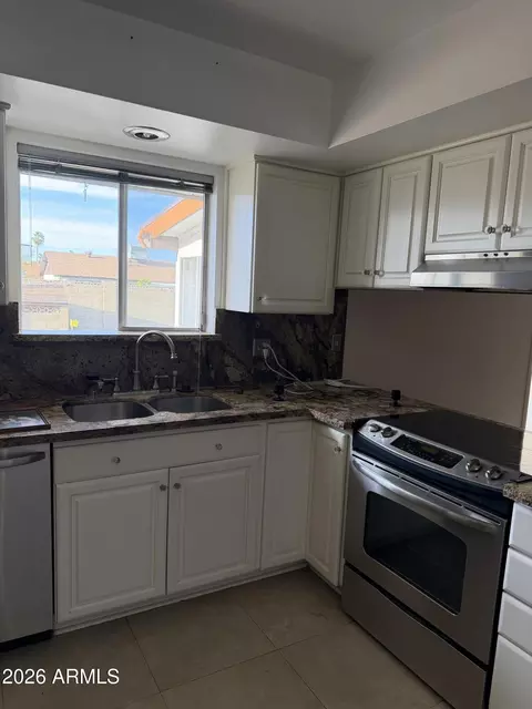 Kitchen - 2822 E Cortez St, Phoenix, AZ 85028 photo 2 of 2