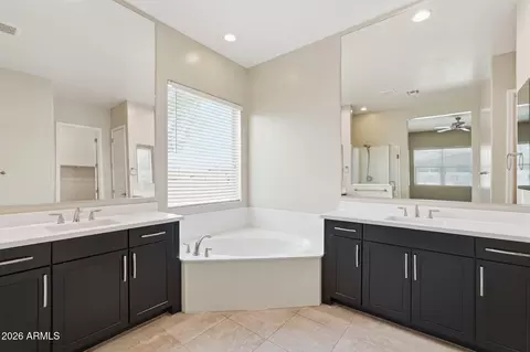 Bath - 3930 E Chestnut Ln, Gilbert, AZ 85298 photo 1 of 5