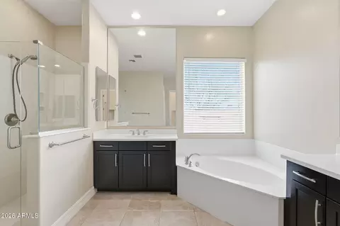 Bath - 3930 E Chestnut Ln, Gilbert, AZ 85298 photo 2 of 5
