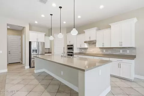Kitchen - 3930 E Chestnut Ln, Gilbert, AZ 85298 photo 3 of 5