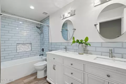 Bath - 4332 E Melinda Ln, Phoenix, AZ 85050 photo 6 of 6