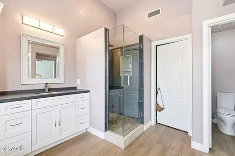 Bath - 4332 E Melinda Ln, Phoenix, AZ 85050 photo 5 of 6