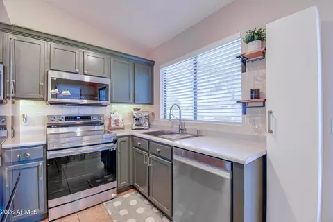 Kitchen - 2332 E Stottler Dr, Gilbert, AZ 85296 photo 2 of 3