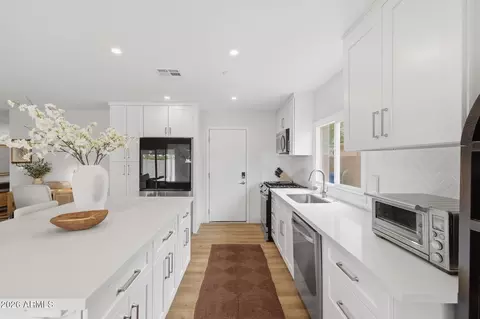 Kitchen - 2743 E Windrose Dr, Phoenix, AZ 85032 photo 5 of 8