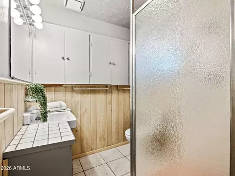 Bath - 1132 E Weldon Ave, Phoenix, AZ 85014 photo 2 of 3
