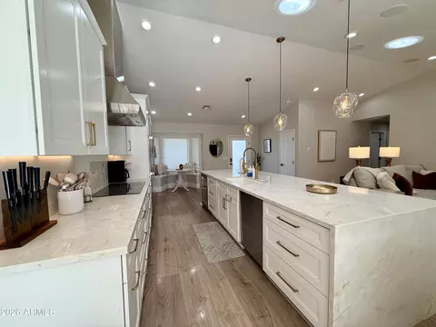 Kitchen - 4435 E Kings Ave, Phoenix, AZ 85032 photo 3 of 6