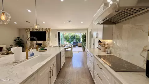 Kitchen - 4435 E Kings Ave, Phoenix, AZ 85032 photo 4 of 6